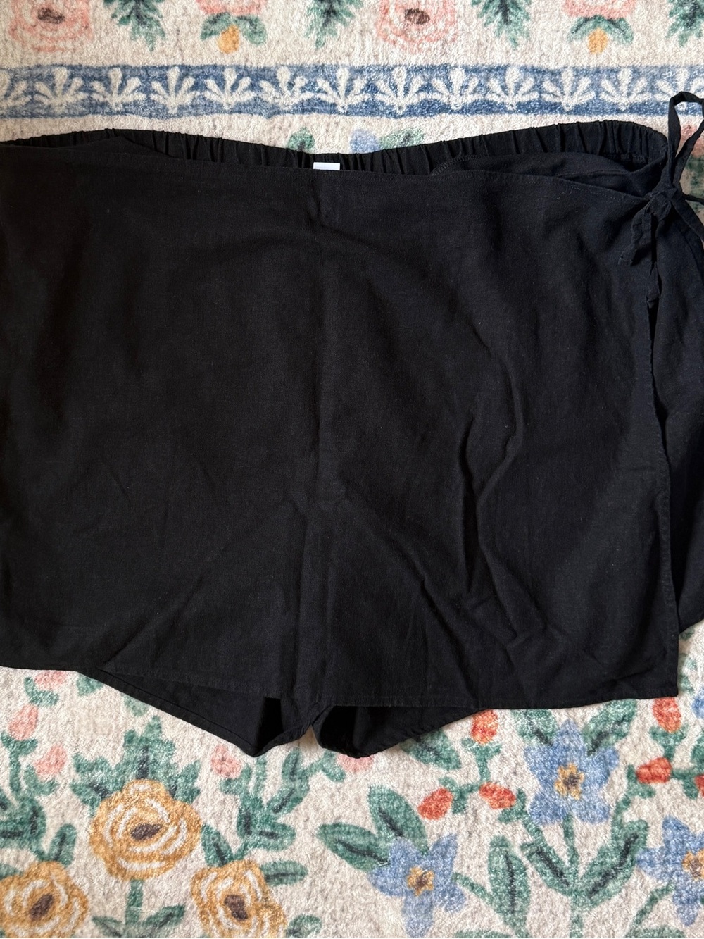 Old Navy black linen-blend mini wrap skort